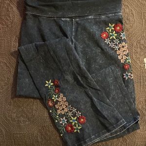 Black marbled, yoga pants, size extra large with embroidery detail